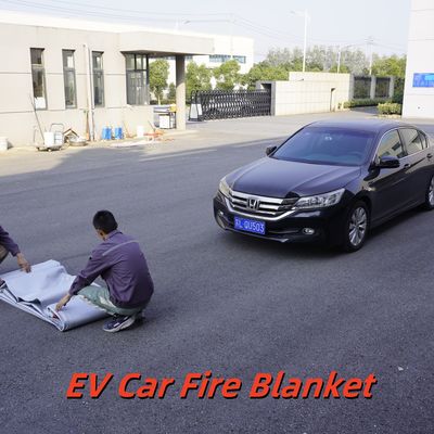 6x8M Large Size EV Car Fire Blanket with 550℃/1000℃ Thermal Resistance and Oxygen Deprivation for Fire Safety